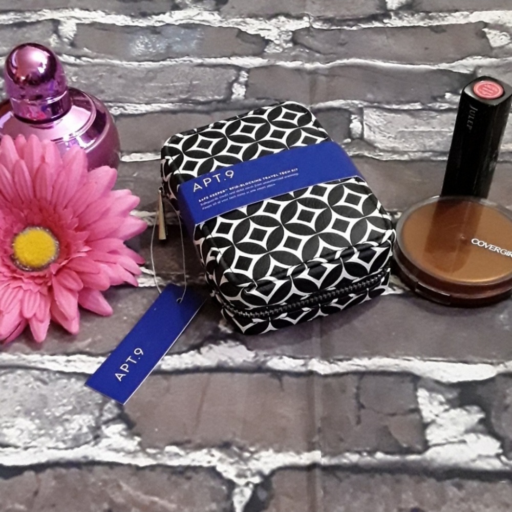 🌷One left!-📱Phone Charger Kit📲🔌💳🆔️!